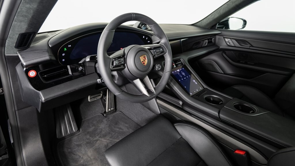 2025 Porsche Taycan GTS photo 4