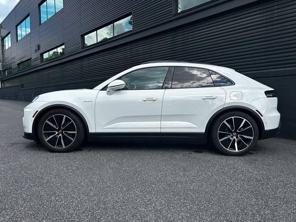 Certified 2024 Porsche Macan Base with VIN WP1AA2XA6RL002631 for sale in Newtown Square, PA
