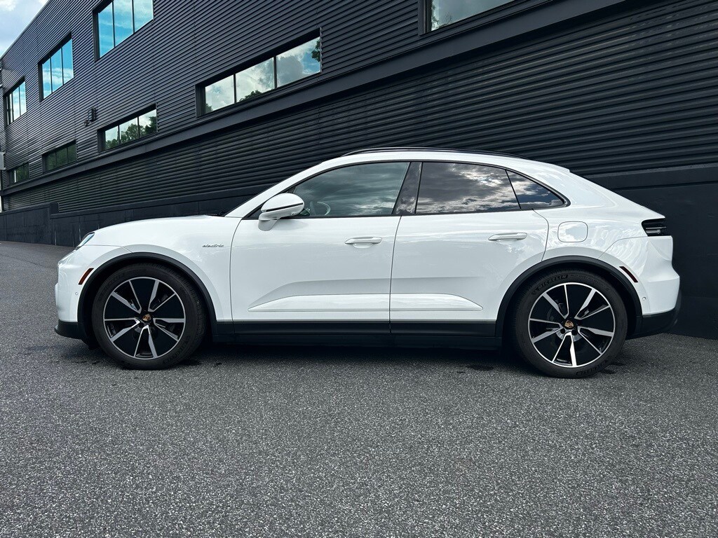 2024 Porsche Macan Electric 4 photo 2