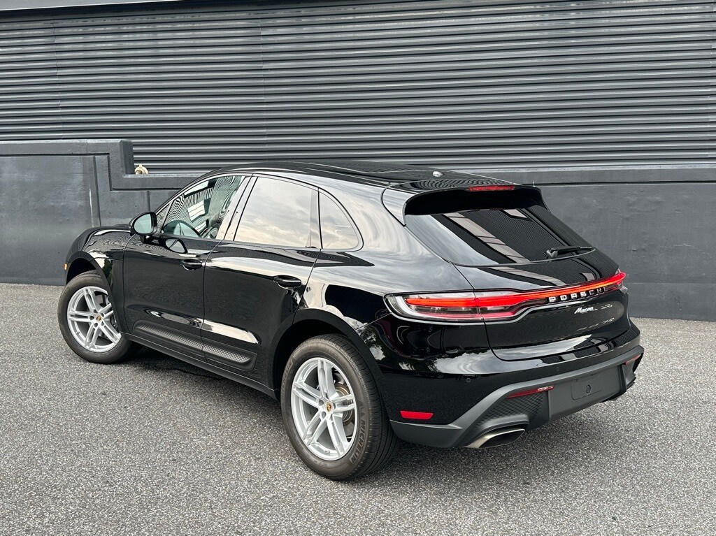 2025 Porsche Macan photo 3