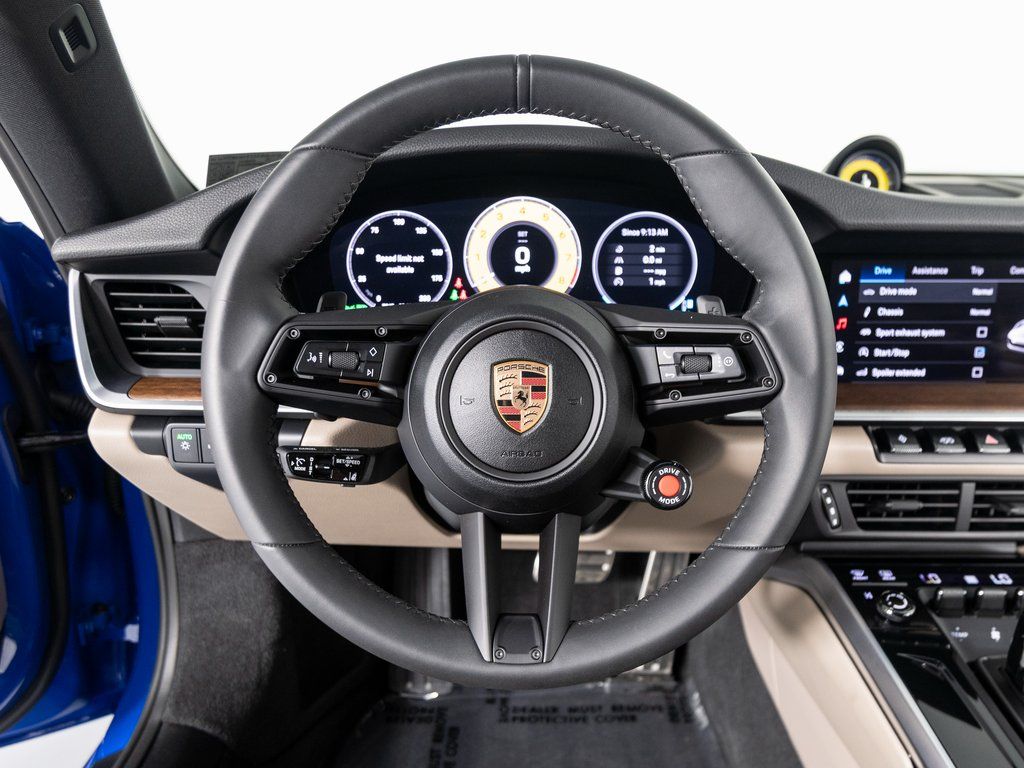 2025 Porsche 911 - Photo 32