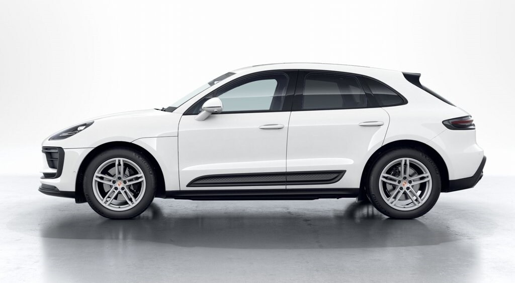 2026 Porsche Macan T photo 2