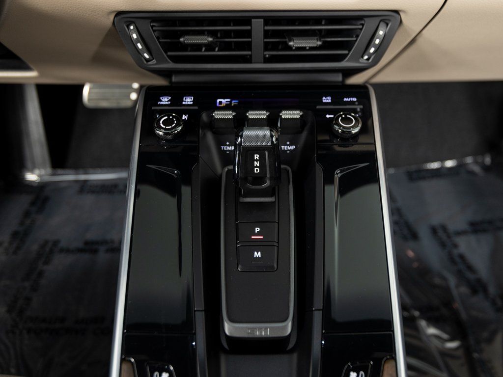 2025 Porsche 911 - Photo 36