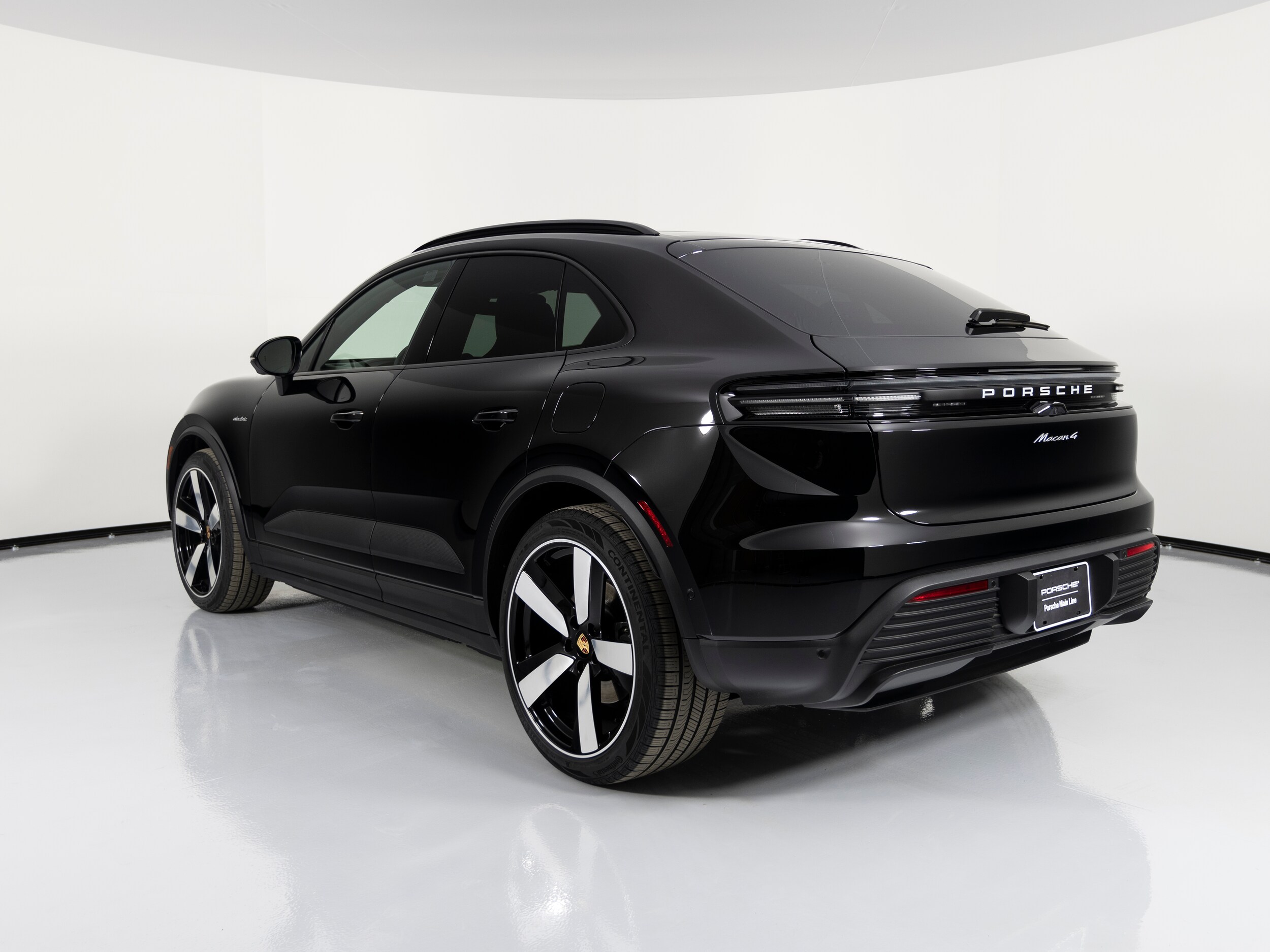2025 Porsche Macan Electric 4 photo 3
