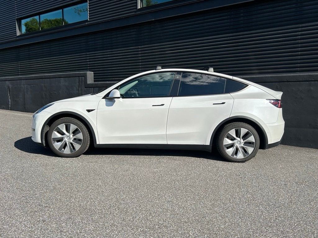 Used 2021 Tesla Model Y Long Range with VIN 5YJYGDEE0MF151664 for sale in Northfield, Minnesota