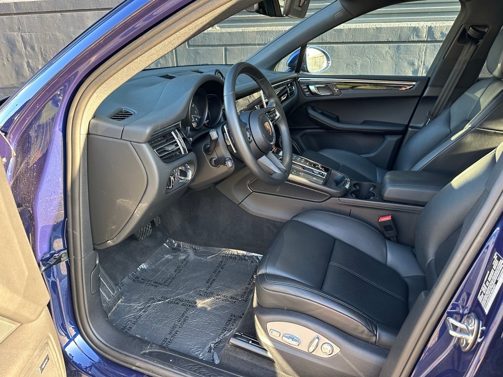 Certified 2025 Porsche Macan  SUV