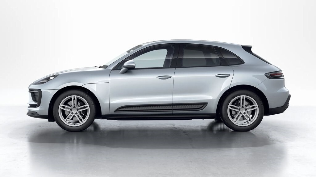 2026 Porsche Macan T photo 2