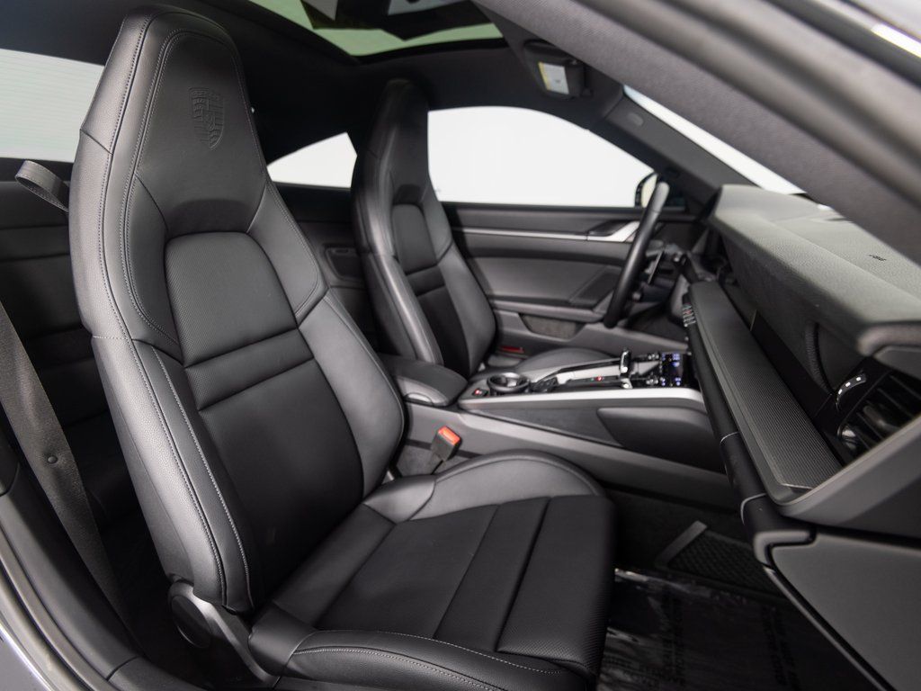 2025 Porsche 911 - Photo 29