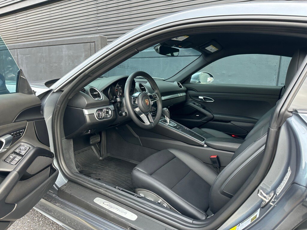 2025 Porsche Cayman Base S photo 4