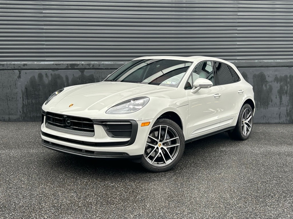 2025 Porsche Macan Base