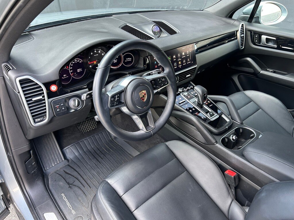 2023 Porsche Cayenne Platinum Edition photo 4