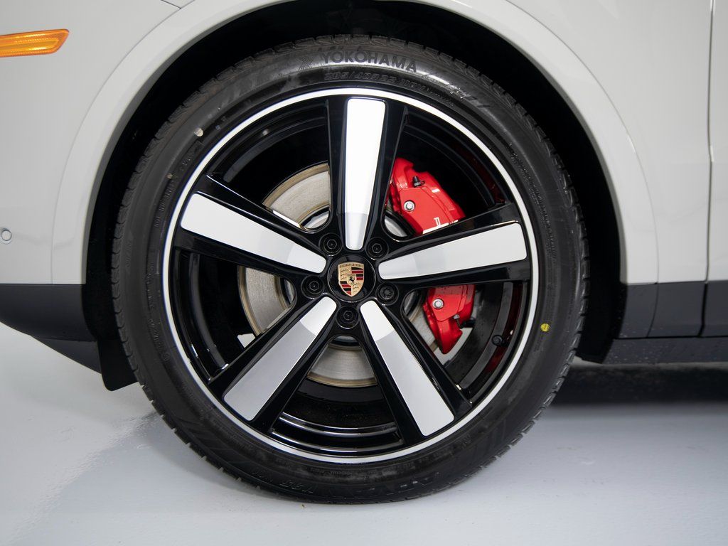 2026 Porsche Cayenne S - Photo 12