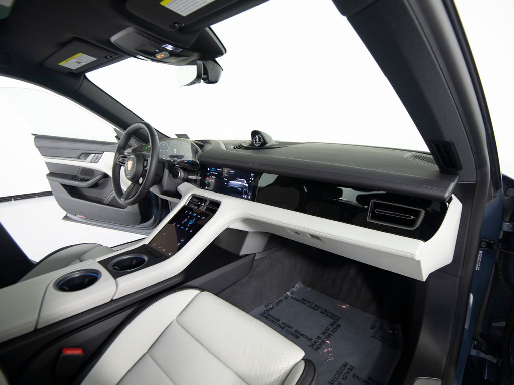 2026 Porsche Taycan Base - Photo 25
