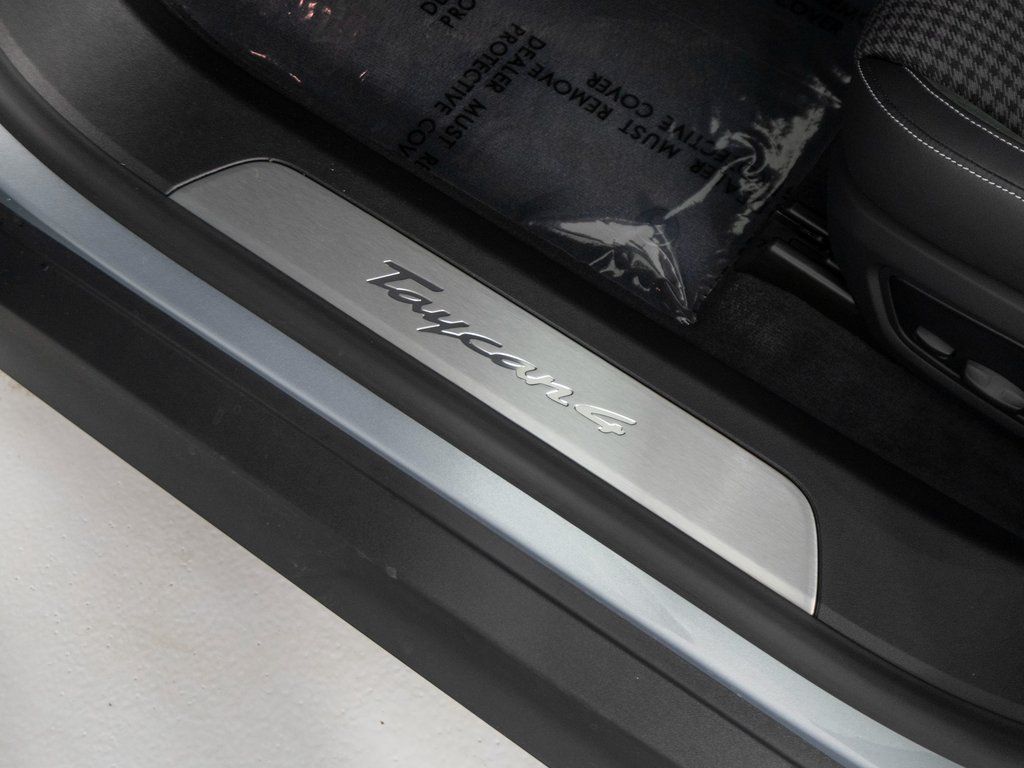 2026 Porsche Taycan Base - Photo 17
