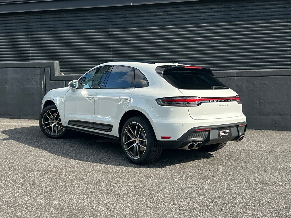 2023 Porsche Macan S photo 3