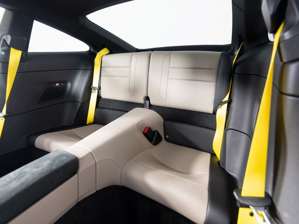 2025 Porsche 911 - Photo 27