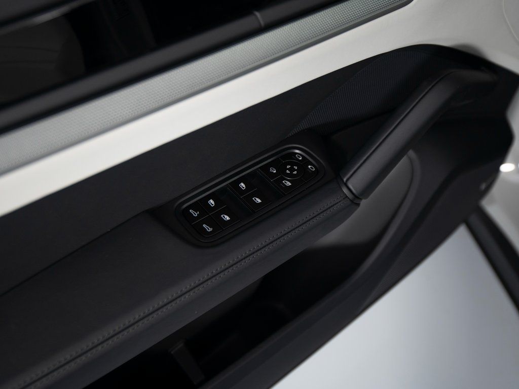 2026 Porsche Cayenne S - Photo 14