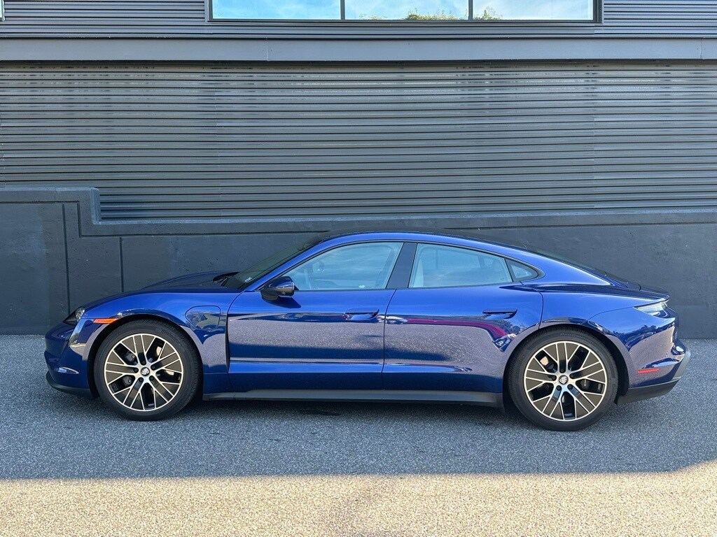 2022 Porsche Taycan Turbo photo 2