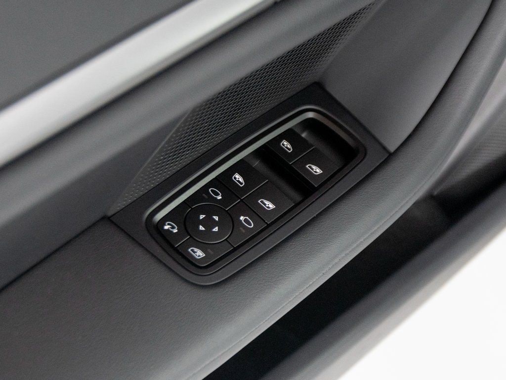 2026 Porsche Taycan Base - Photo 15