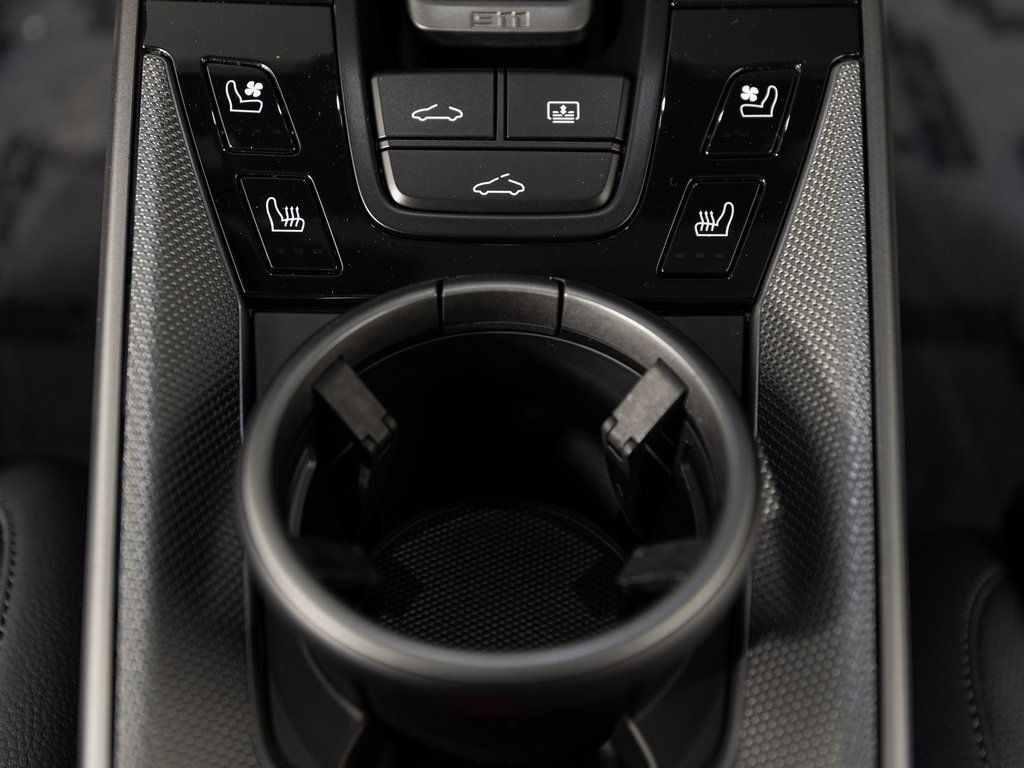 2025 Porsche 911 - Photo 21