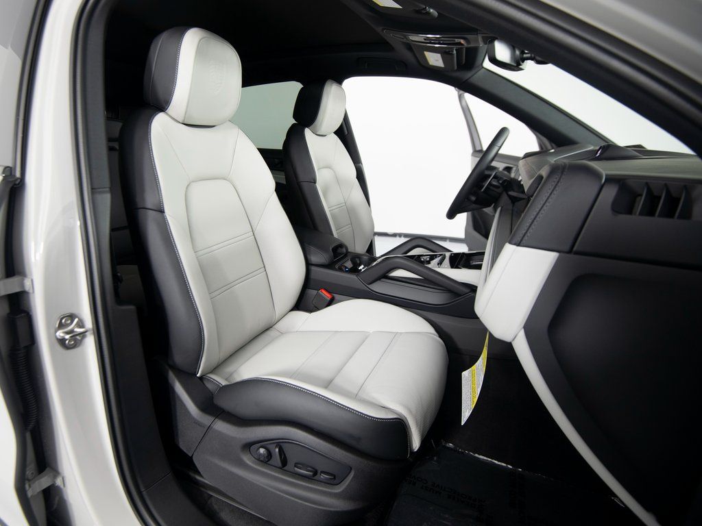 2026 Porsche Cayenne S - Photo 29