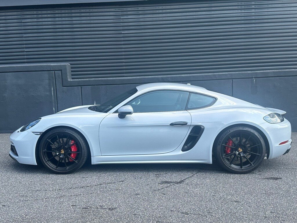 2025 Porsche Cayman GTS 4.0 photo 2