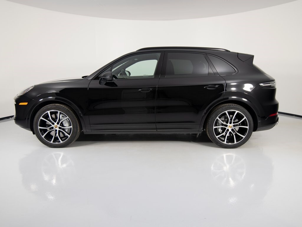 2023 Porsche Cayenne Turbo photo 2