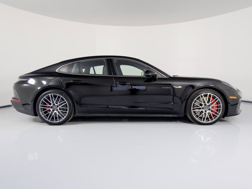 2026 Porsche Panamera Turbo E-Hybrid - Photo 9