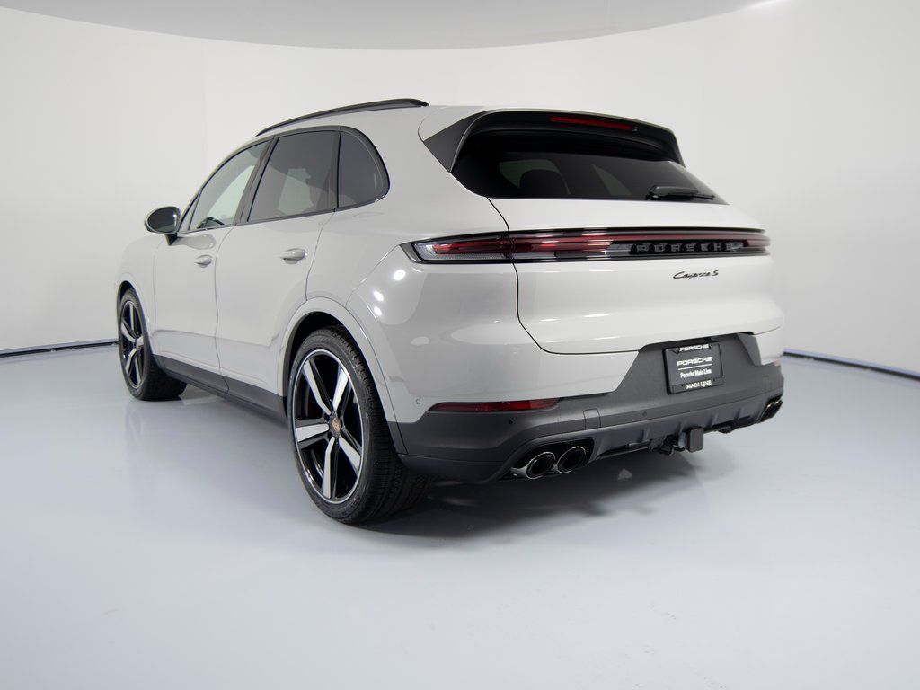 2026 Porsche Cayenne S - Photo 3