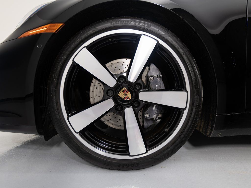 2025 Porsche 911 - Photo 11