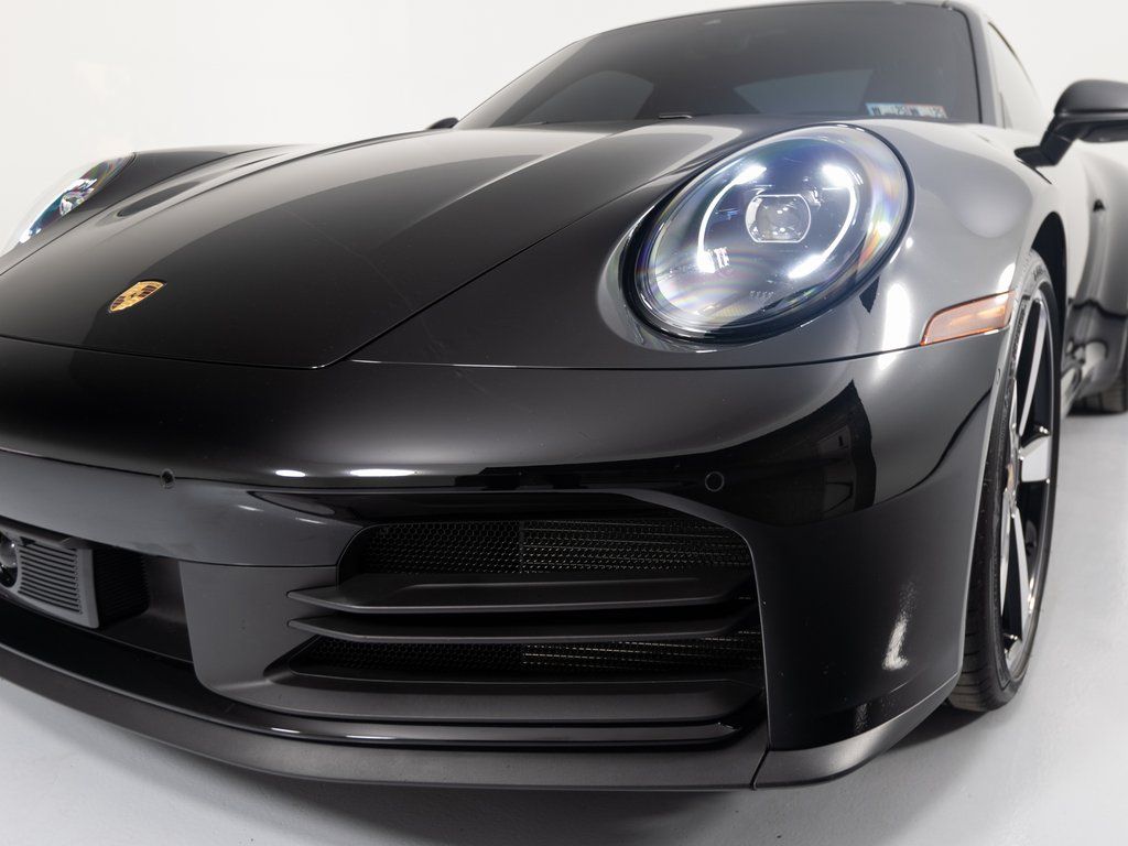 2025 Porsche 911 - Photo 33