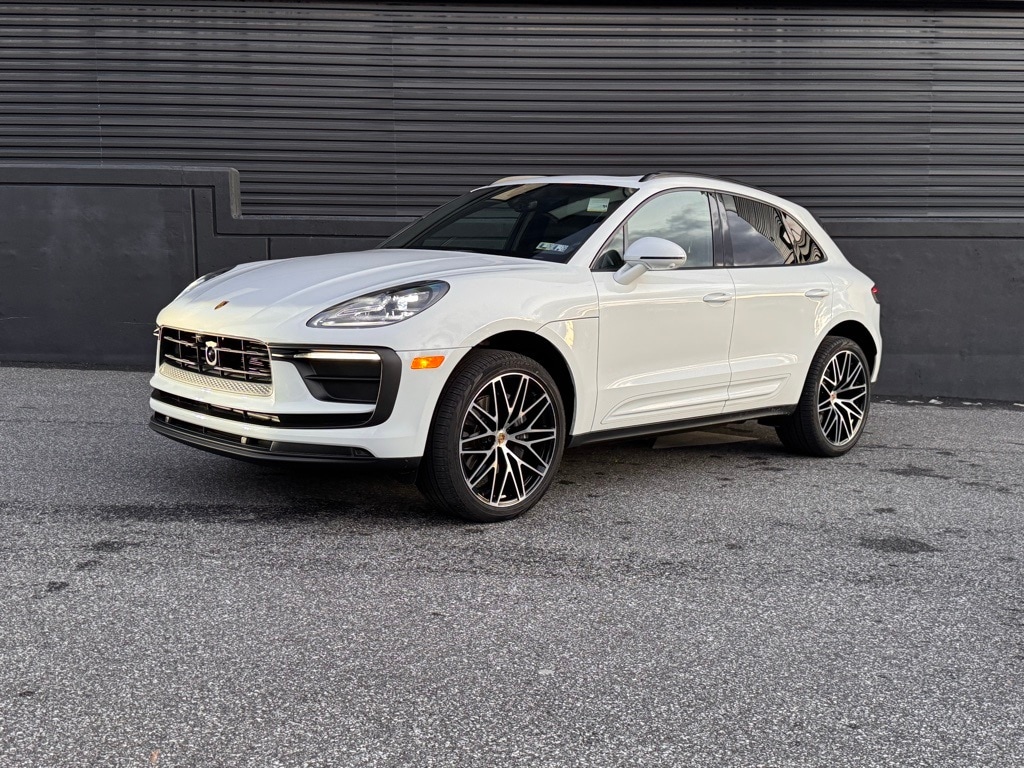 2025 Porsche Macan T's photo