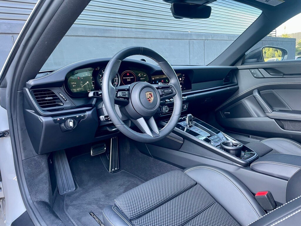 2024 Porsche 911 T photo 4