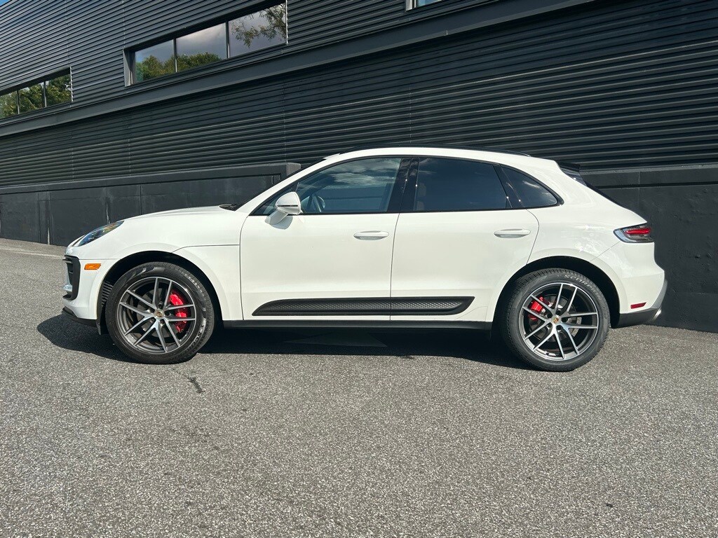 2023 Porsche Macan S photo 2
