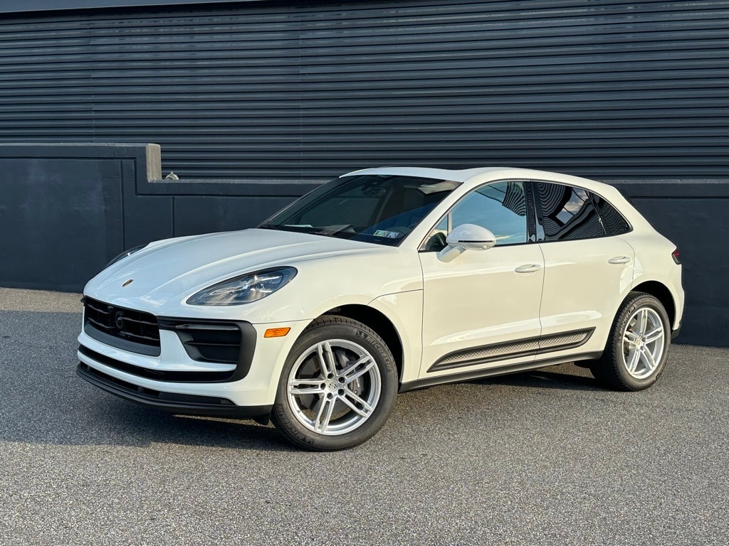 2025 Porsche Macan Base