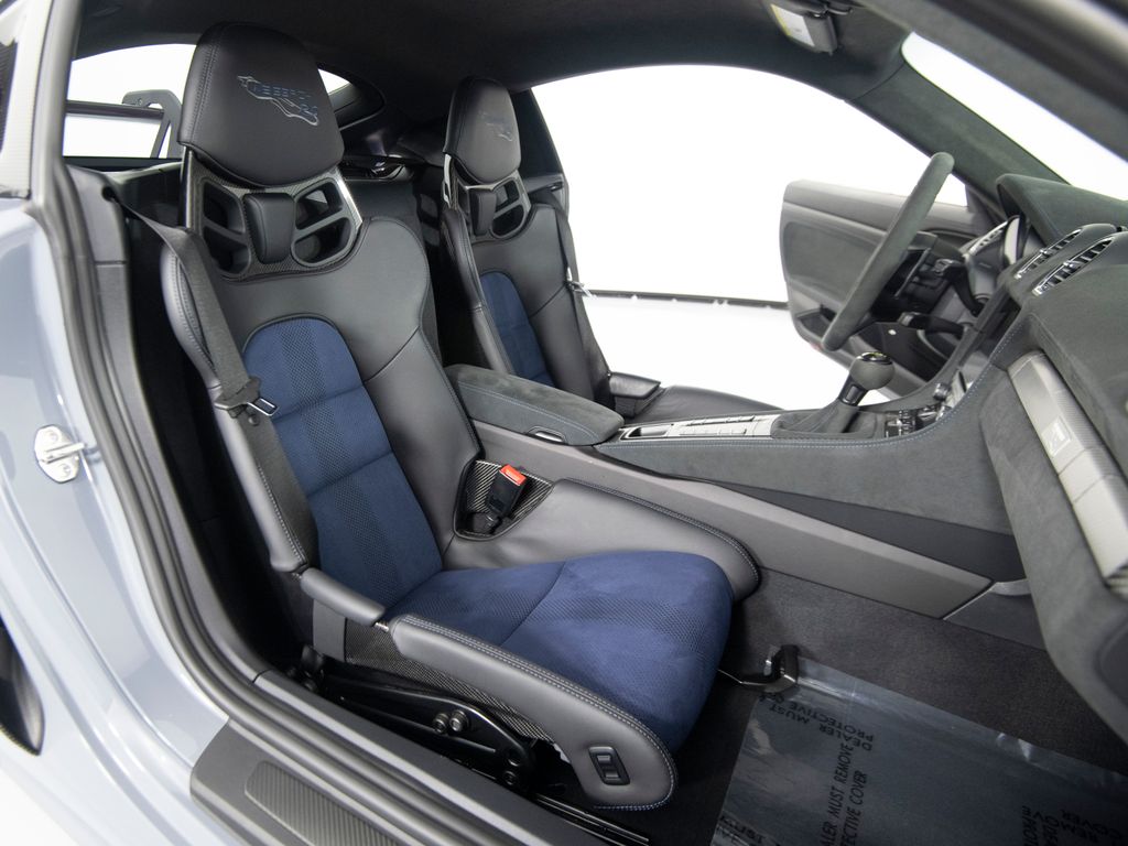 2024 Porsche 718 GT4 RS - Photo 36