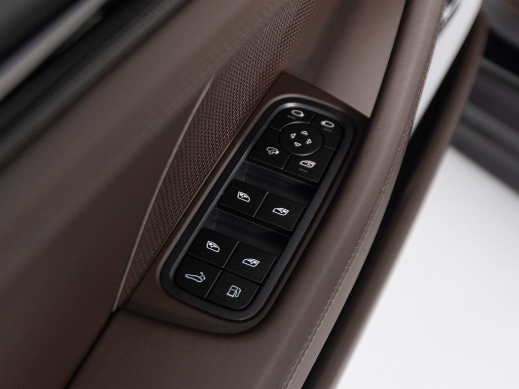 2026 Porsche Panamera Turbo E-Hybrid - Photo 17