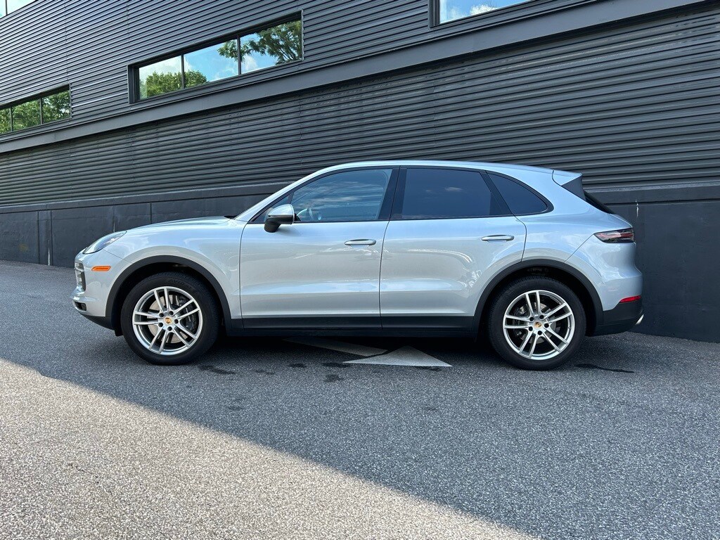 2023 Porsche Cayenne Platinum Edition photo 2