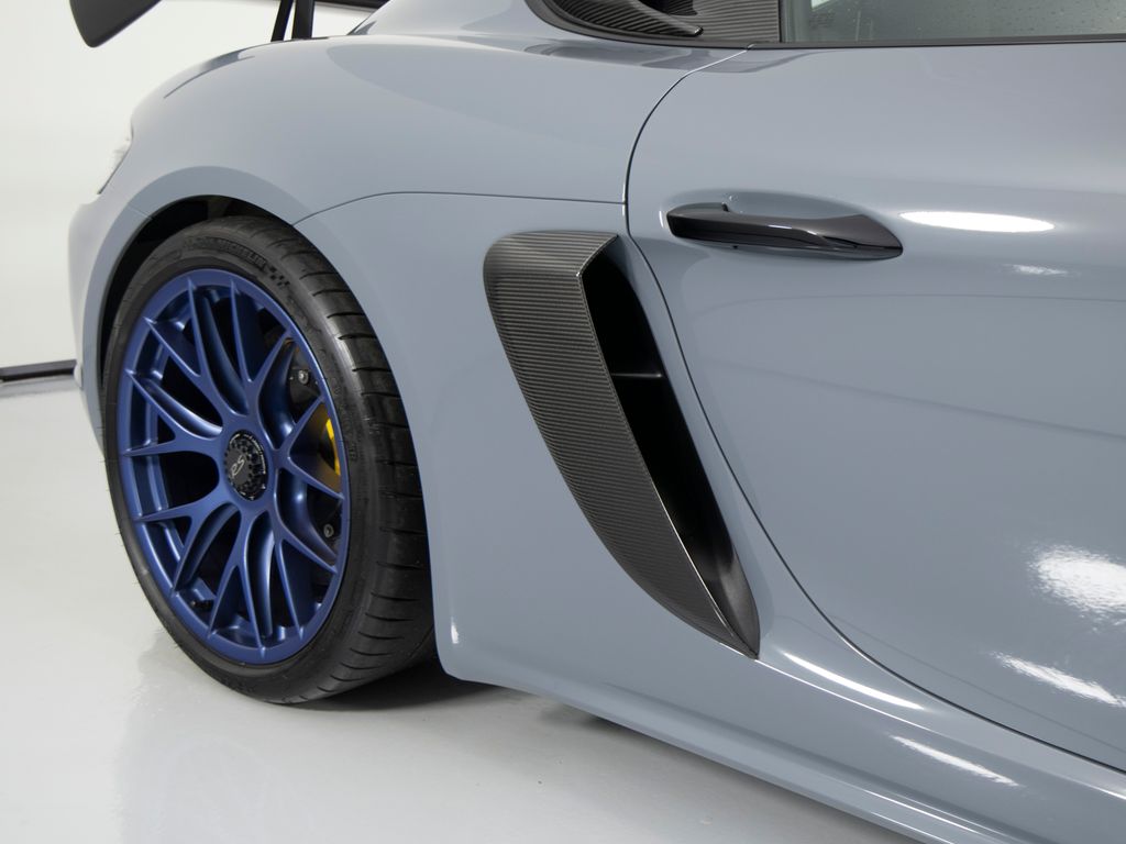 2024 Porsche 718 GT4 RS - Photo 44