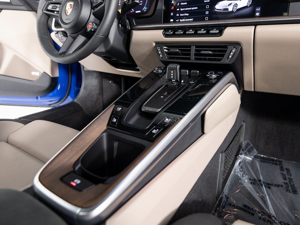 2025 Porsche 911 - Photo 24