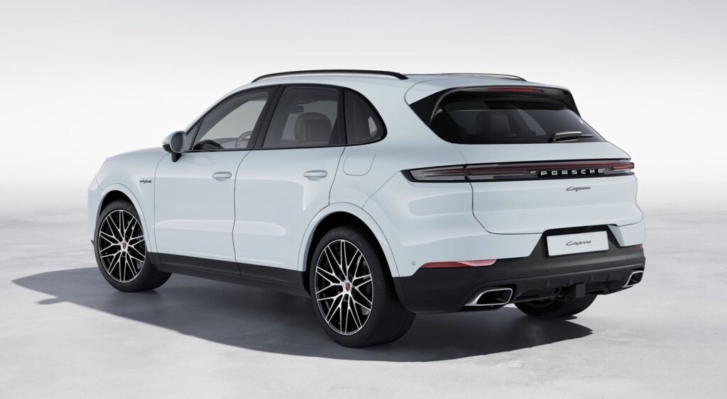 2026 Porsche Cayenne E-Hybrid photo 3