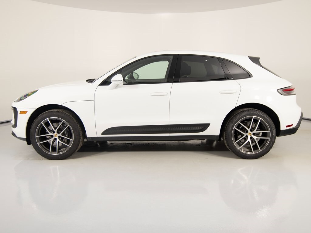 2025 Porsche Macan photo 2