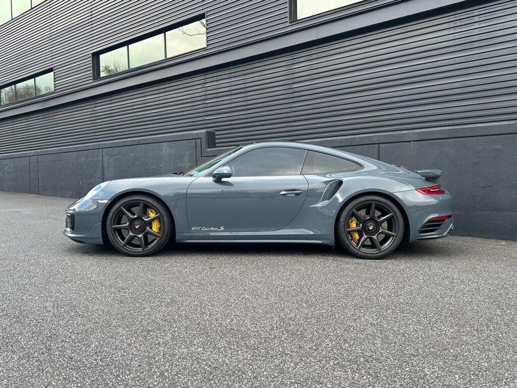 2018 Porsche 911 Turbo S photo 2