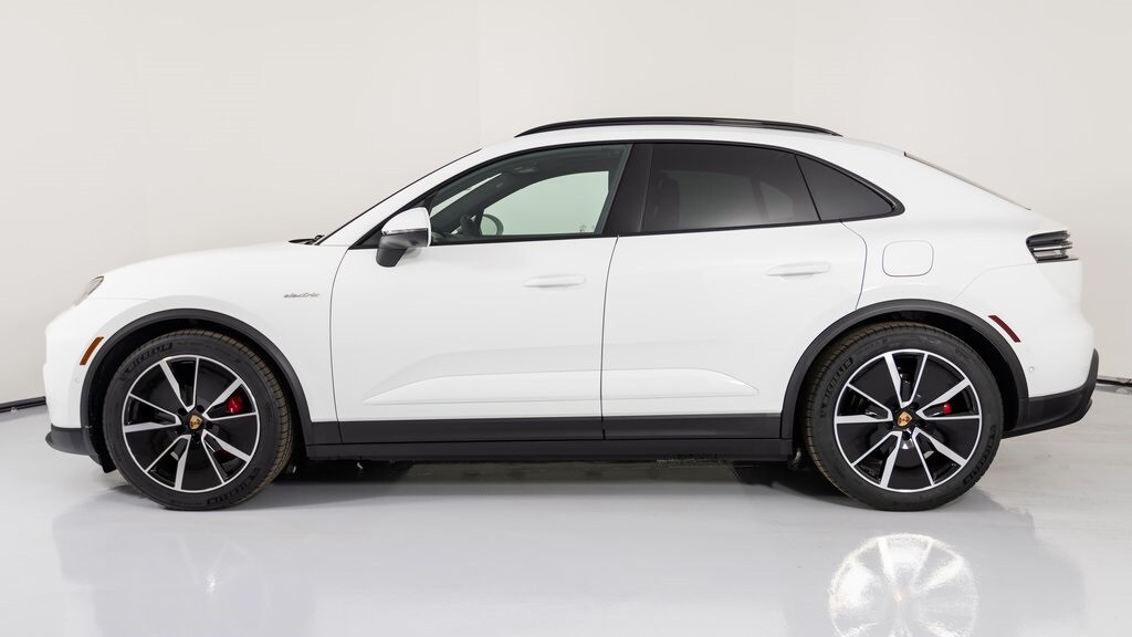 2025 Porsche Macan Electric photo 2