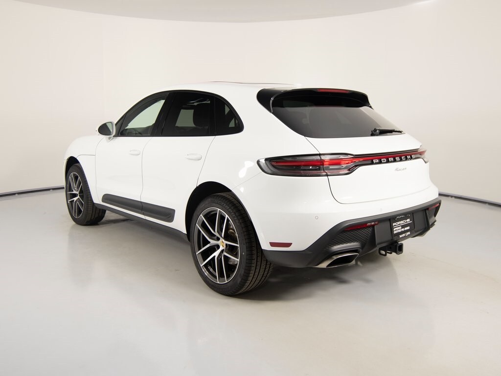 2025 Porsche Macan photo 3