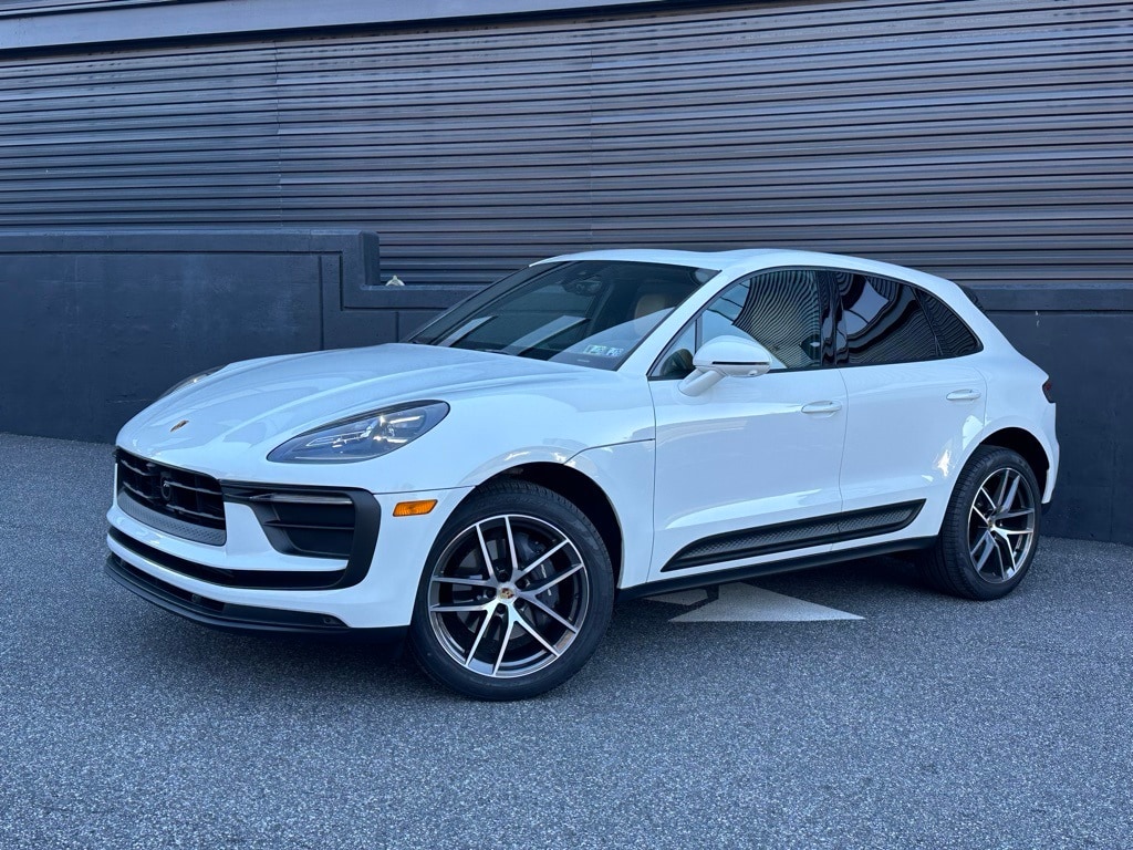 2025 Porsche Macan Base's photo
