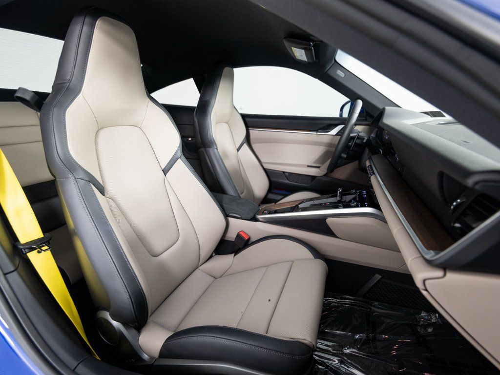 2025 Porsche 911 - Photo 26
