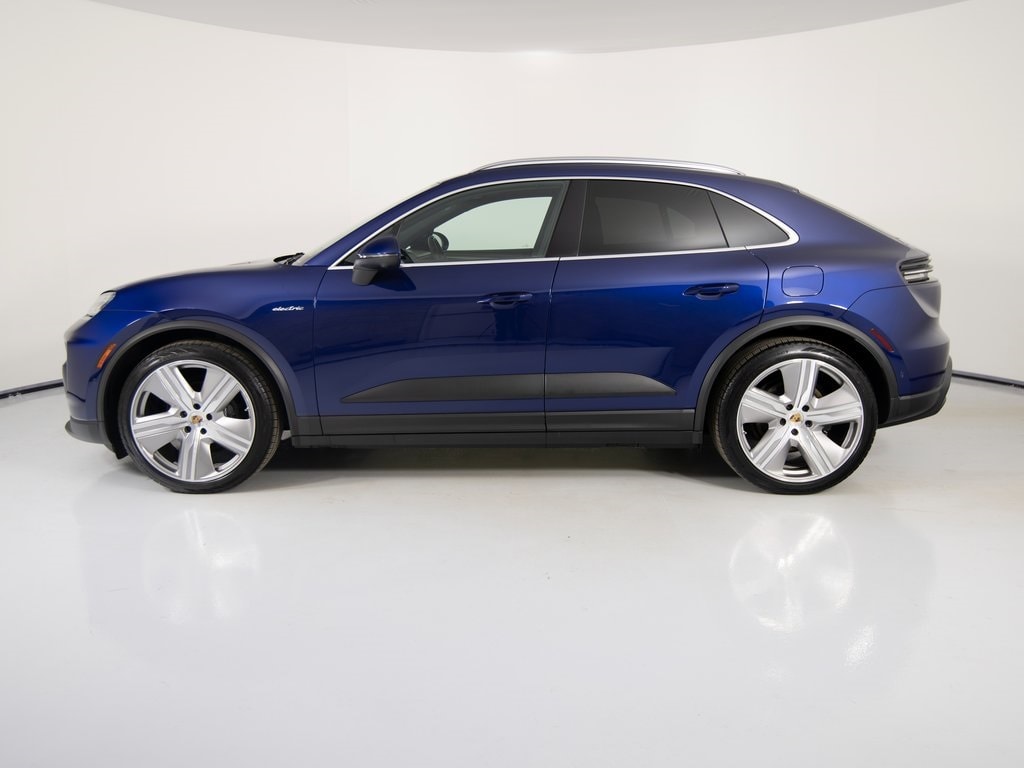 Certified 2024 Porsche Macan Base with VIN WP1AA2XA8RL000203 for sale in Newtown Square, PA