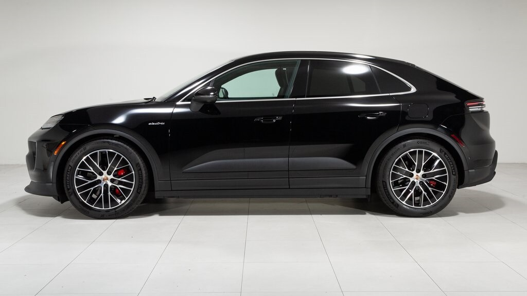2025 Porsche Macan Electric photo 2