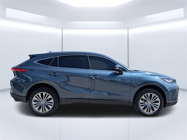 2024 Toyota Venza XLE photo 2
